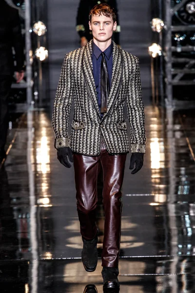 Look 46
